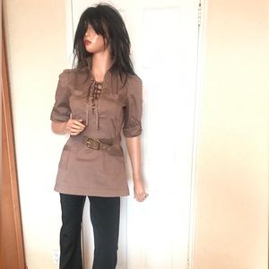Bebe taupe/cocoa roll up sleeve belted top with gold tone buckle. Sz M